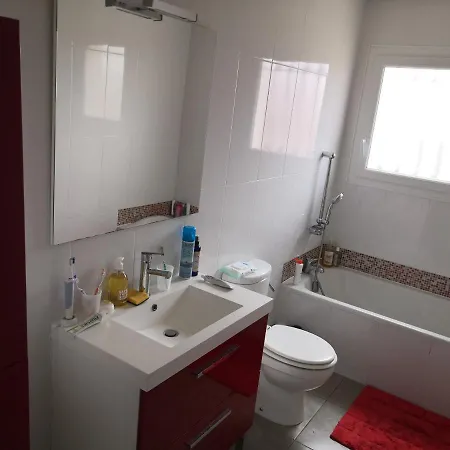 Spacieux, Lit, Reactif, Proche Montagne Mer, Lumineux, Bien Equipe, Agreable, Chambre, Micro Maison Et Maison, Bien Regarder *